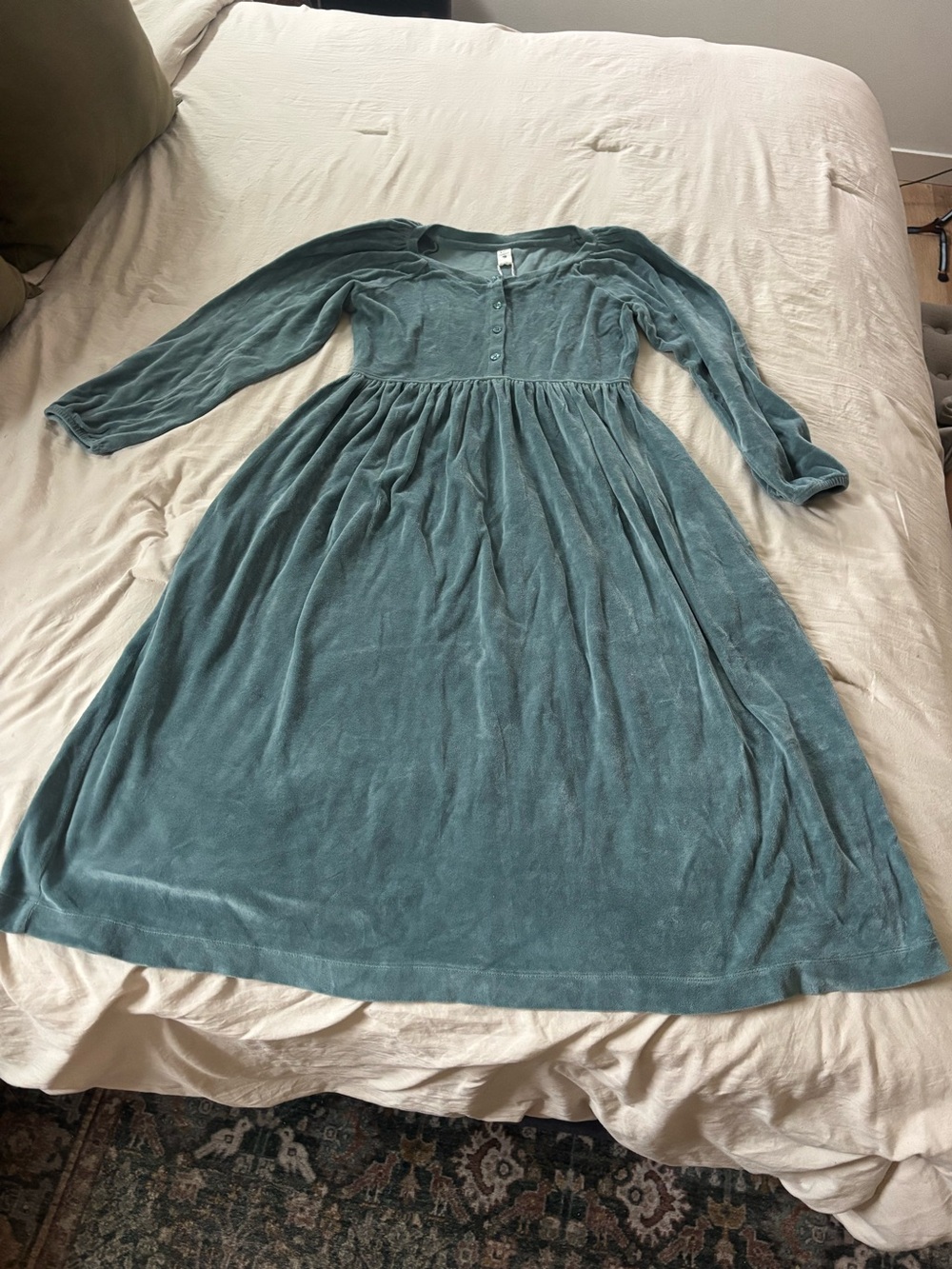 kate quinn Teal Velvet Long Sleeve Midi Dress